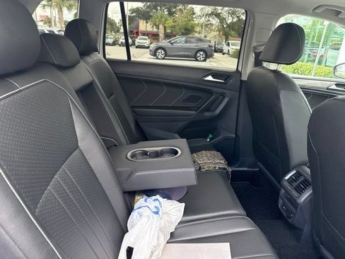Used 2023 Volkswagen Tiguan SE w/ Panoramic Sunroof Package FWD image 11