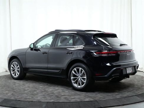 Used 2025 Porsche Macan image 3