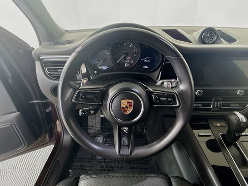 Certified 2023 Porsche Macan image 14
