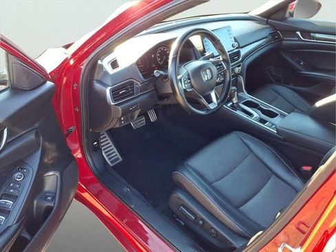 Used 2018 Honda Accord Sport image 10