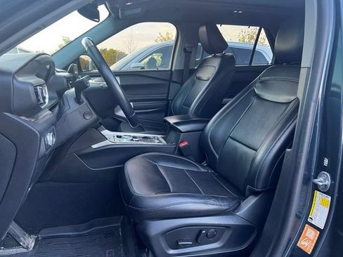 Used 2022 Ford Explorer Limited w/ Equipment Group 301A AWD/4WD image 7