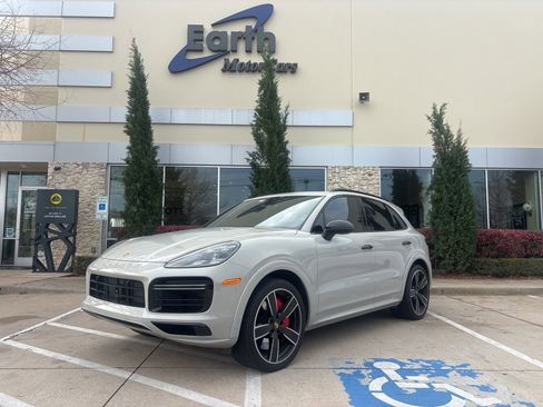 Used 2021 Porsche Cayenne Turbo image 1