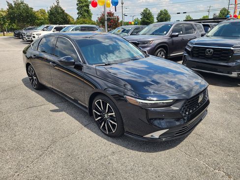 Used 2025 Honda Accord Touring image 2