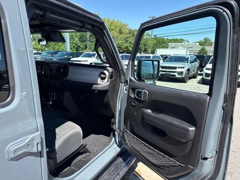 Certified 2024 Jeep Wrangler Unlimited w/ Convenience Group AWD/4WD image 12