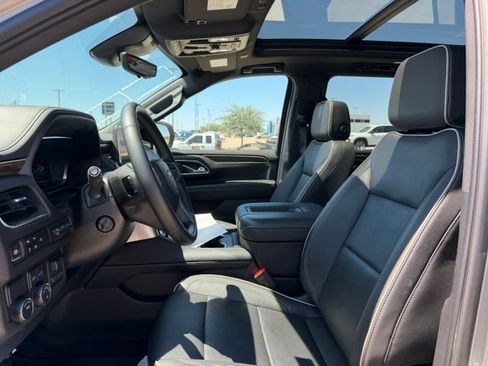 Used 2024 Chevrolet Suburban Premier w/ Premium Package RWD image 16