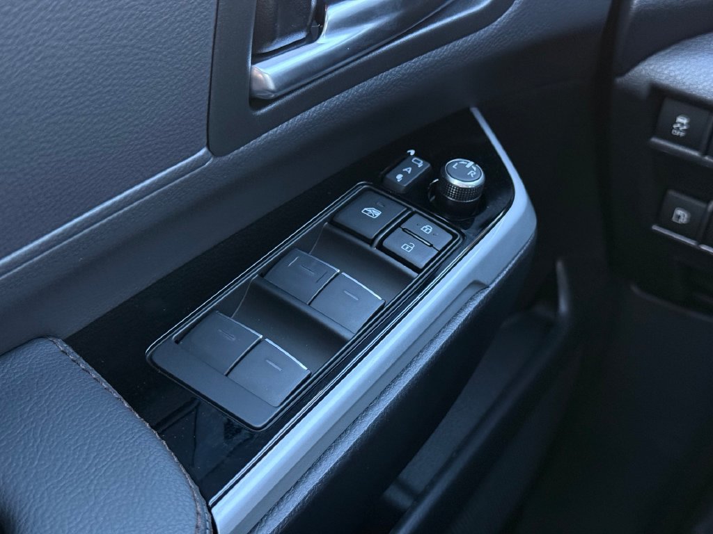 New 2026 Toyota Sienna Limited AWD/4WD image 7