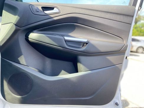 Used 2017 Ford Escape Titanium FWD image 16
