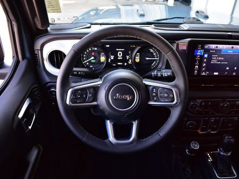 Used 2025 Jeep Wrangler Unlimited Sahara AWD/4WD image 44