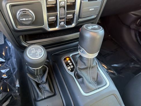 Used 2024 Jeep Wrangler High Altitude AWD/4WD image 27