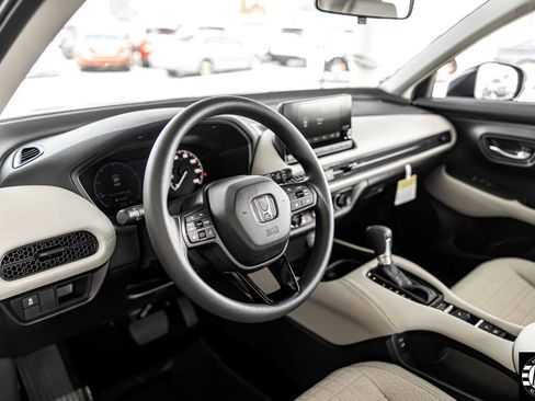 Used 2025 Honda HR-V LX image 18