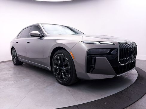 Used 2024 BMW 760i xDrive image 13