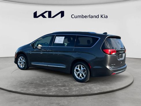 Used 2020 Chrysler Pacifica Touring-L w/ Tire & Wheel Group FWD image 3