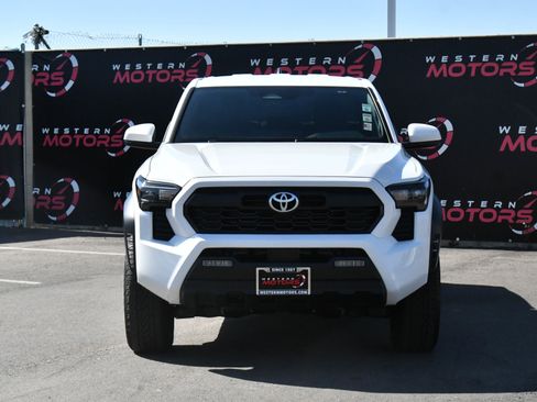 Used 2024 Toyota Tacoma TRD Off-Road image 2