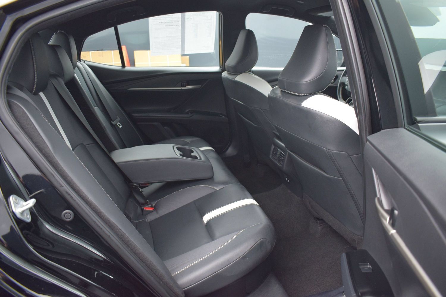 Used 2025 Toyota Camry SE FWD image 11