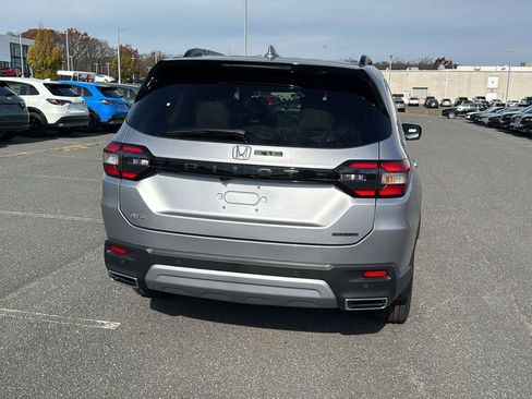 New 2025 Honda Pilot Touring image 7