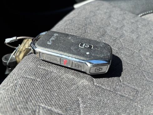Used 2025 Kia Seltos S FWD image 18