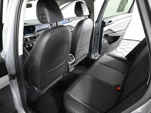 Certified 2023 Volkswagen Taos SE image 14