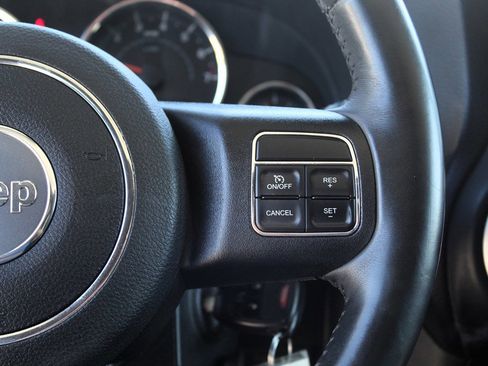 Used 2017 Jeep Wrangler Unlimited Sahara image 12