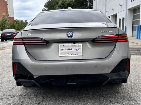 Used 2027 BMW i5 eDrive40 w/ M Sport Package RWD image 3