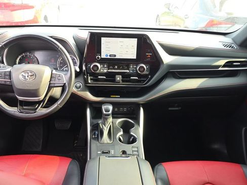 Used 2023 Toyota Highlander XSE FWD image 24