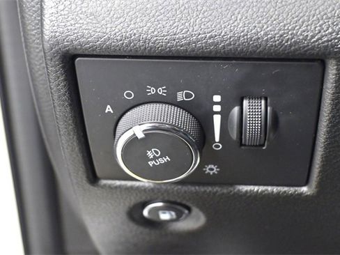 Used 2022 Jeep Grand Cherokee Laredo X image 17