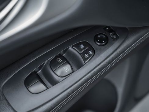 Used 2019 Nissan Pathfinder SL image 41