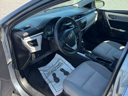 Used 2015 Toyota Corolla LE image 9