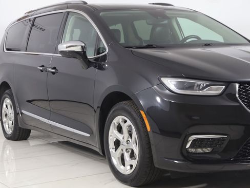 Used 2021 Chrysler Pacifica Limited AWD/4WD image 43