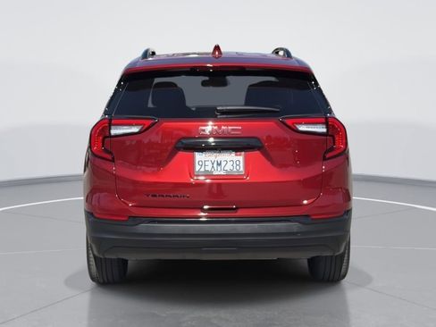 Used 2023 GMC Terrain SLE w/ Elevation Edition image 4