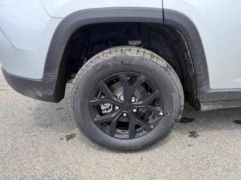 New 2026 Jeep Grand Cherokee Altitude AWD/4WD image 27