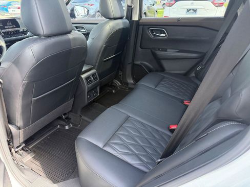 Used 2023 Nissan Rogue Platinum w/ Platinum Premium Package FWD image 4