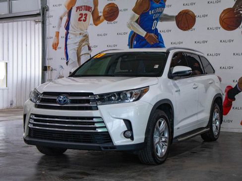 Used 2017 Toyota Highlander Limited AWD/4WD image 22