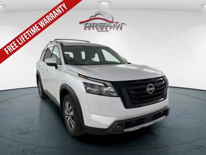 New 2025 Nissan Pathfinder SL w/ Black Appearance Package