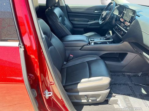 Used 2022 Nissan Pathfinder SL AWD/4WD image 30