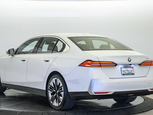 Used 2026 BMW 530i RWD image 2