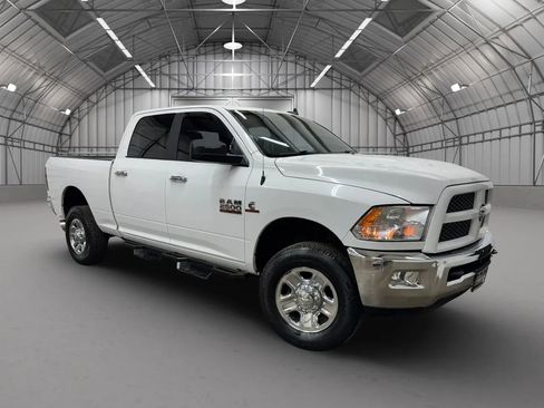 Used 2018 RAM 2500 SLT AWD/4WD image 7