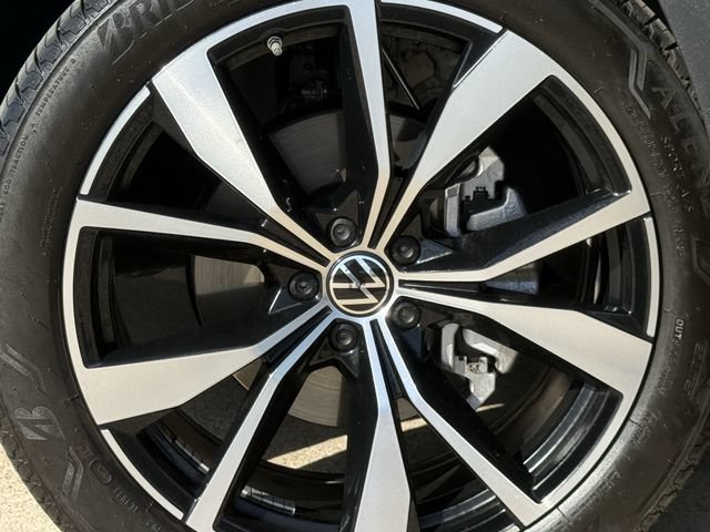 Used 2026 Volkswagen Atlas Cross Sport SEL Premium R-Line AWD/4WD image 12