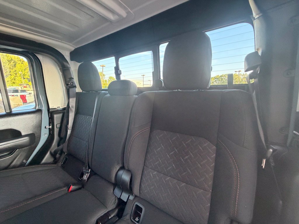 Used 2025 Jeep Gladiator Mojave w/ Convenience Group AWD/4WD image 21