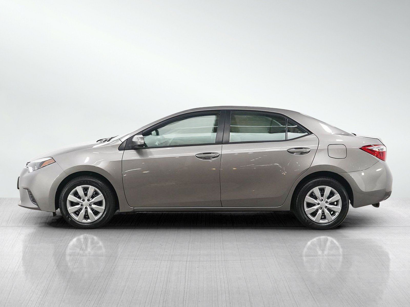 Used 2016 Toyota Corolla LE FWD image 2