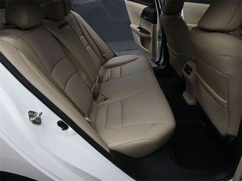 Used 2016 Honda Accord Touring image 27