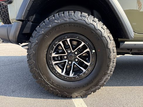 New 2025 Jeep Wrangler Rubicon w/ XTREMEE 35" Tire Package image 18
