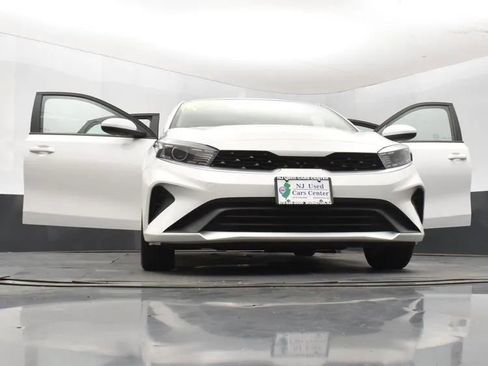 Used 2024 Kia Forte LXS image 11