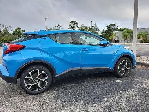 Used 2019 Toyota C-HR XLE FWD image 4