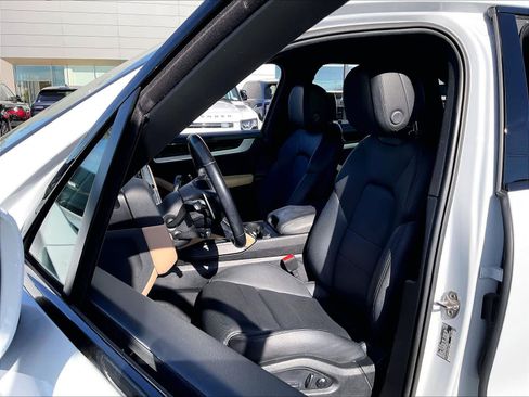 Used 2024 Porsche Cayenne AWD/4WD image 28