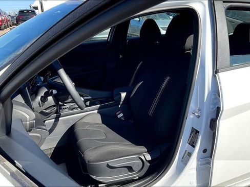 New 2025 Hyundai Elantra SEL image 9