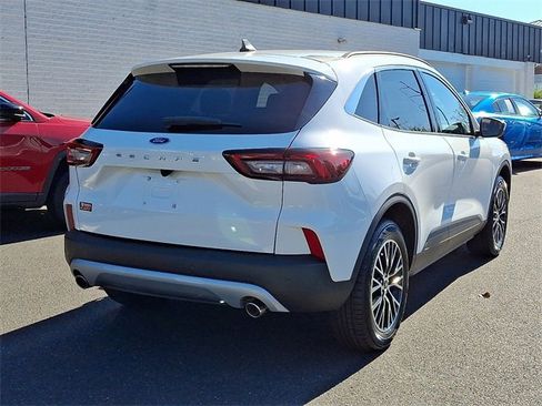 Used 2023 Ford Escape SE image 6