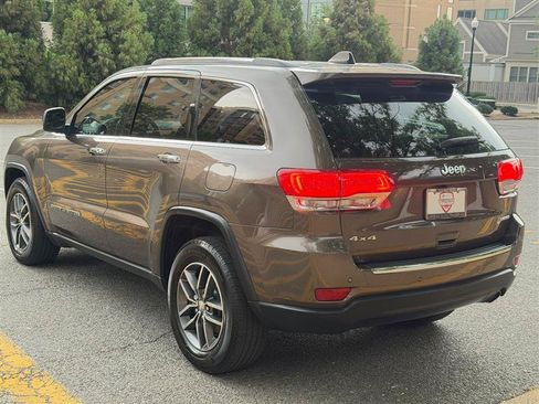 Used 2017 Jeep Grand Cherokee Limited AWD/4WD image 9