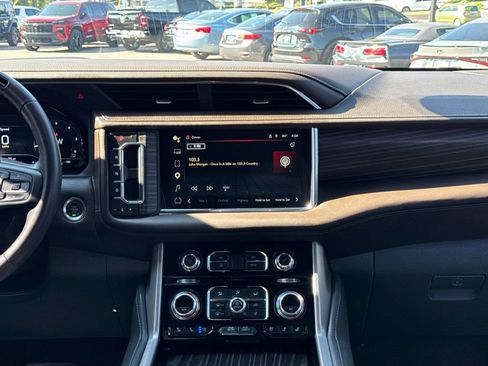 Used 2024 GMC Yukon Denali w/ Advanced Technology Package AWD/4WD image 21