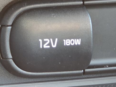 Used 2025 Kia Soul LX w/ LX Technology Package FWD image 7
