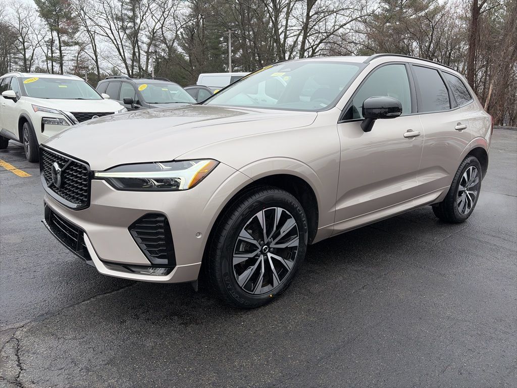 Used 2025 Volvo XC60 B5 Plus AWD/4WD image 3